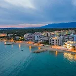Apartment Eni Beachfront With Pool Mandre