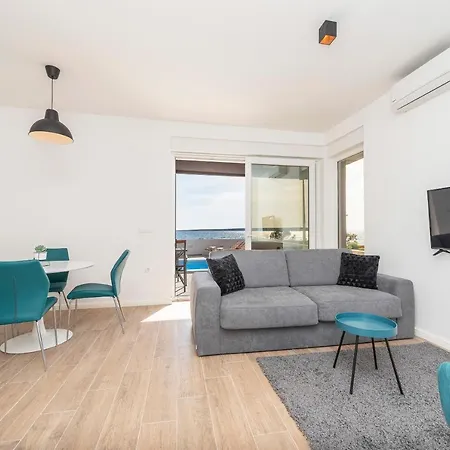Eni Beachfront With Pool Apartment