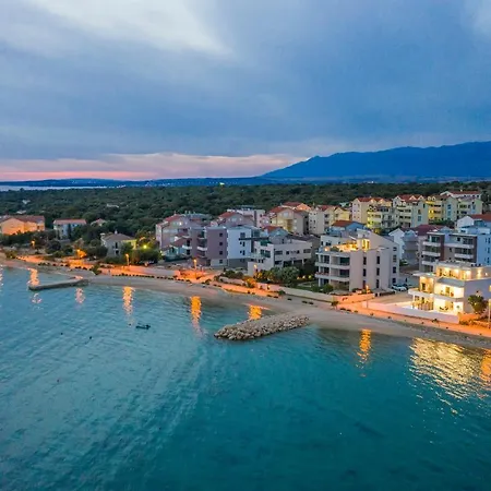 Apartament Eni Beachfront With Pool Mandre