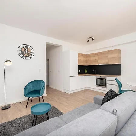 Eni Beachfront With Pool Apartament *