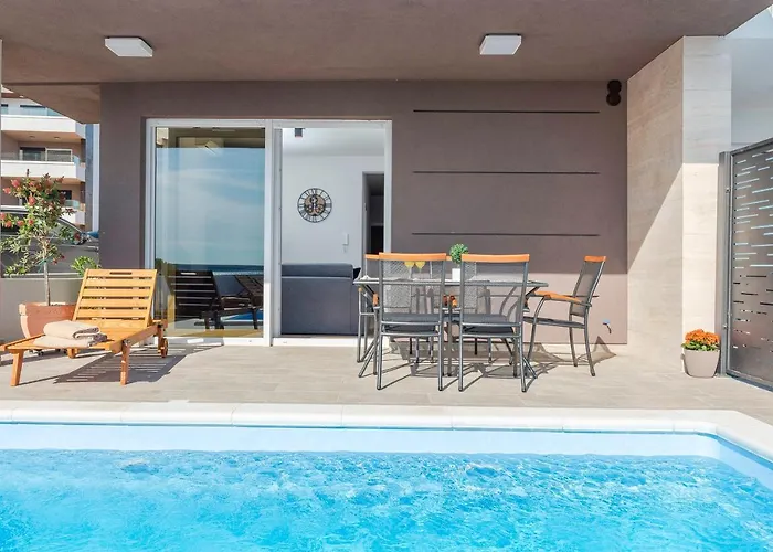 Apartment Eni Beachfront With Pool *