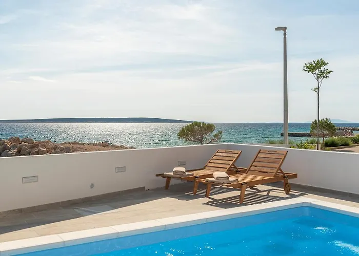 Eni Beachfront With Pool Apartment *