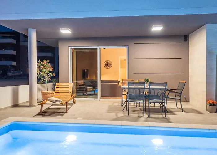 Eni Beachfront With Pool Apartment *