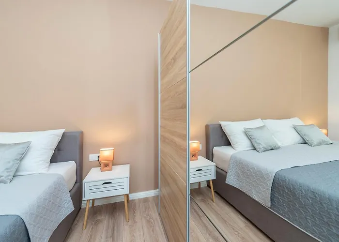 Apartment Eni Beachfront With Pool *