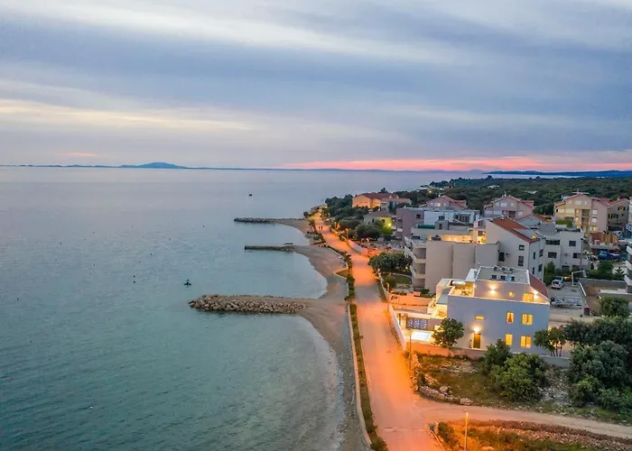 Apartment Eni Beachfront With Pool Mandre
