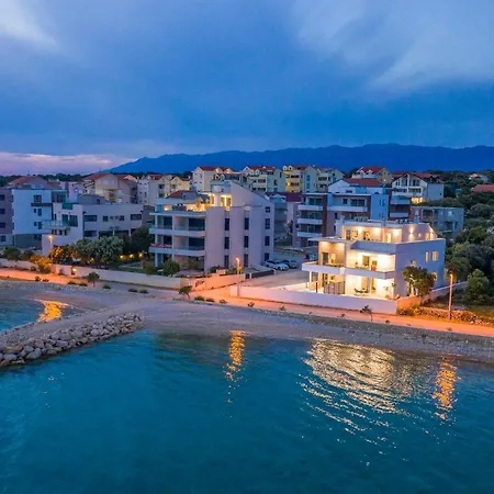 Eni Beachfront With Pool