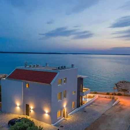 Eni Beachfront With Pool Apartment Mandre