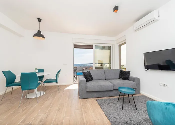 Eni Beachfront With Pool Appartement