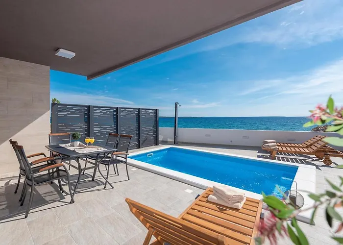 Appartement Eni Beachfront With Pool *