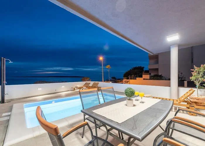 Eni Beachfront With Pool *