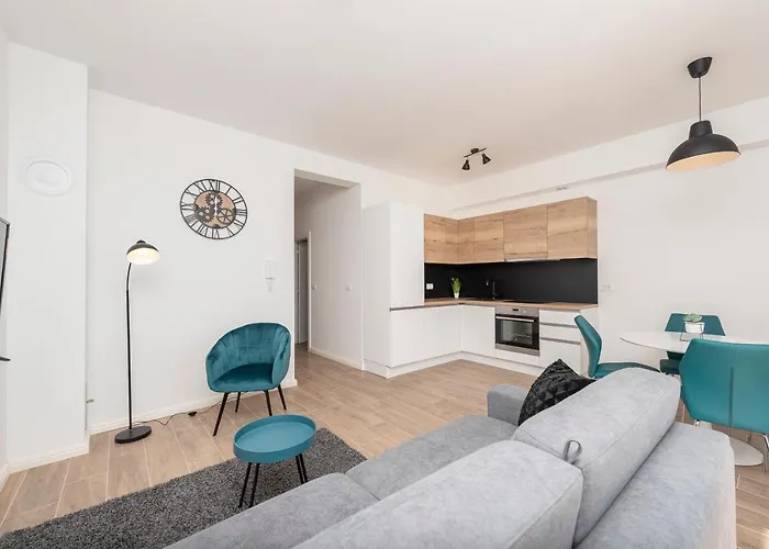 Eni Beachfront With Pool Апартаменты *