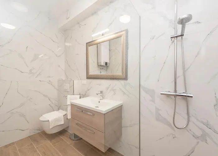 Eni Beachfront With Pool Appartement Mandre