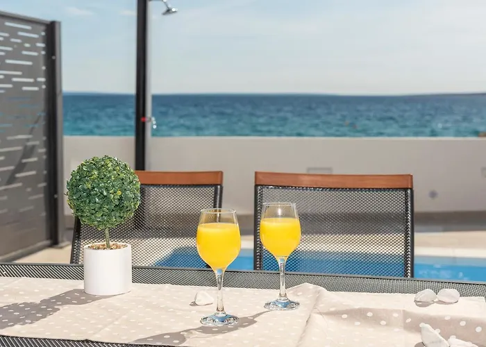 Appartement Eni Beachfront With Pool