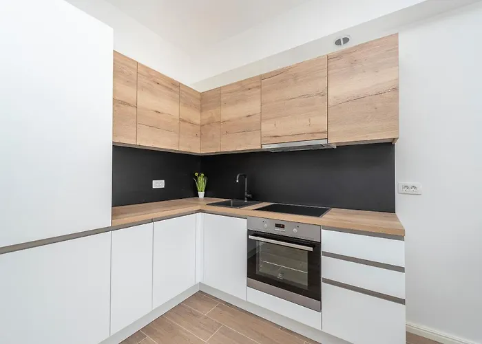 Eni Beachfront With Pool Апартаменты *