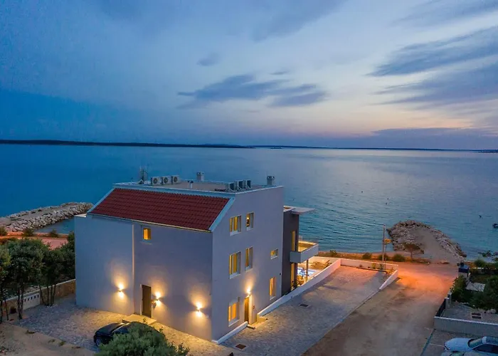 Eni Beachfront With Pool Appartement Mandre