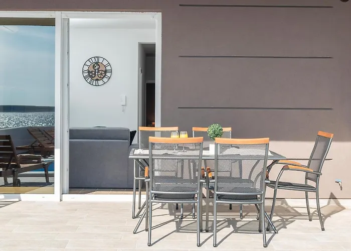 Eni Beachfront With Pool *